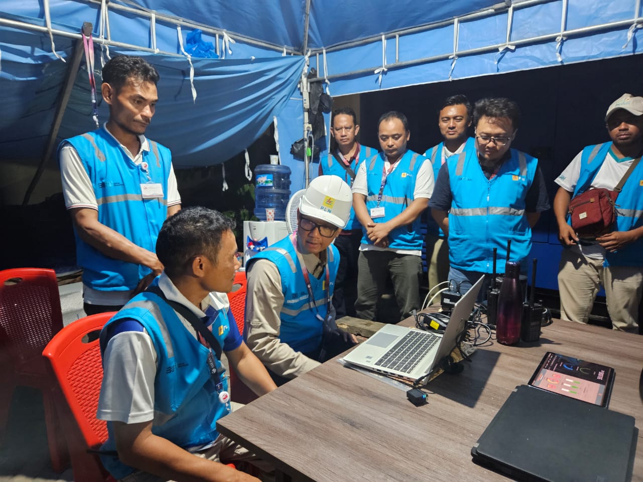 Direktur Utama PT PLN (Persero) Darmawan Prasodjo saat mendatangi langsung pos siaga kelistrikan di lokasi-lokasi penting agenda Konferensi Tingkat Tinggi (KTT) ASEAN ke-42 di Labuan Bajo, Nusa Tenggara Timur (NTT).
