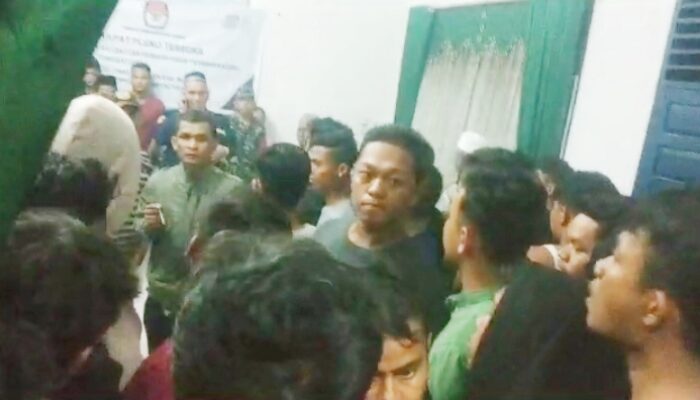 7 Orang Diamankan, ‘Pondok Maksiat’ Dibakar