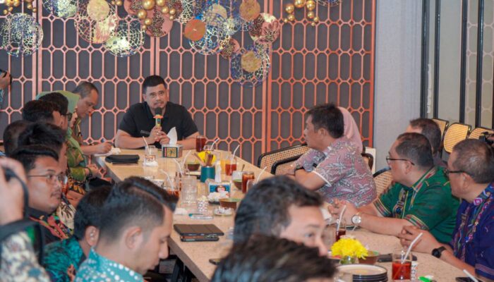 Rapat Dengan Seluruh Camat, Bobby Nasution Beri Waktu Sebulan Selesaikan Permasalahan di Seluruh Kewilayahan