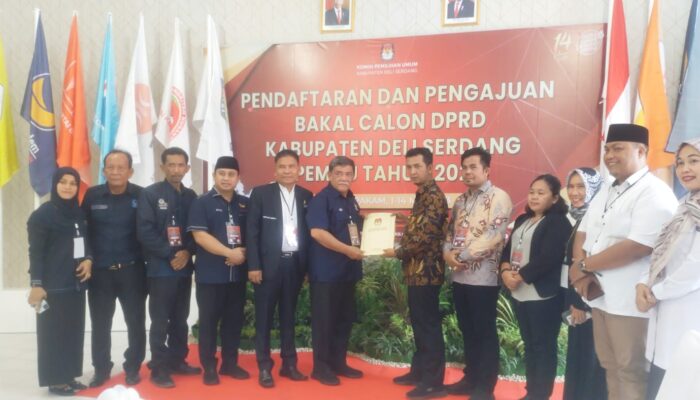 Bacaleg Nasdem DS Jalan Kaki Daftar Ke KPU