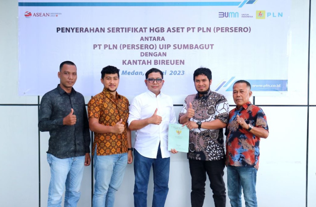 PLN UIP Sumbagut menerima sertipikat Gardu Induk (GI) Samalanga, dari Kantor Pertanahan (Kantah) Bireun, Jumat (12/5/2023).