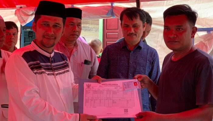 Pj Bupati Agara Langsung Serahkan Bantuan Korban Kebakaran