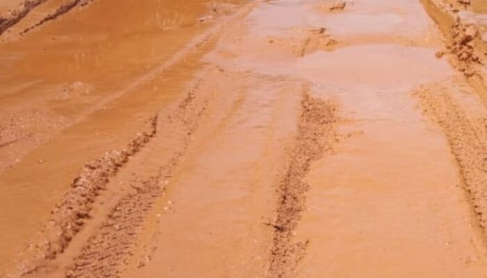 Jalan Banua Tonga Hancur