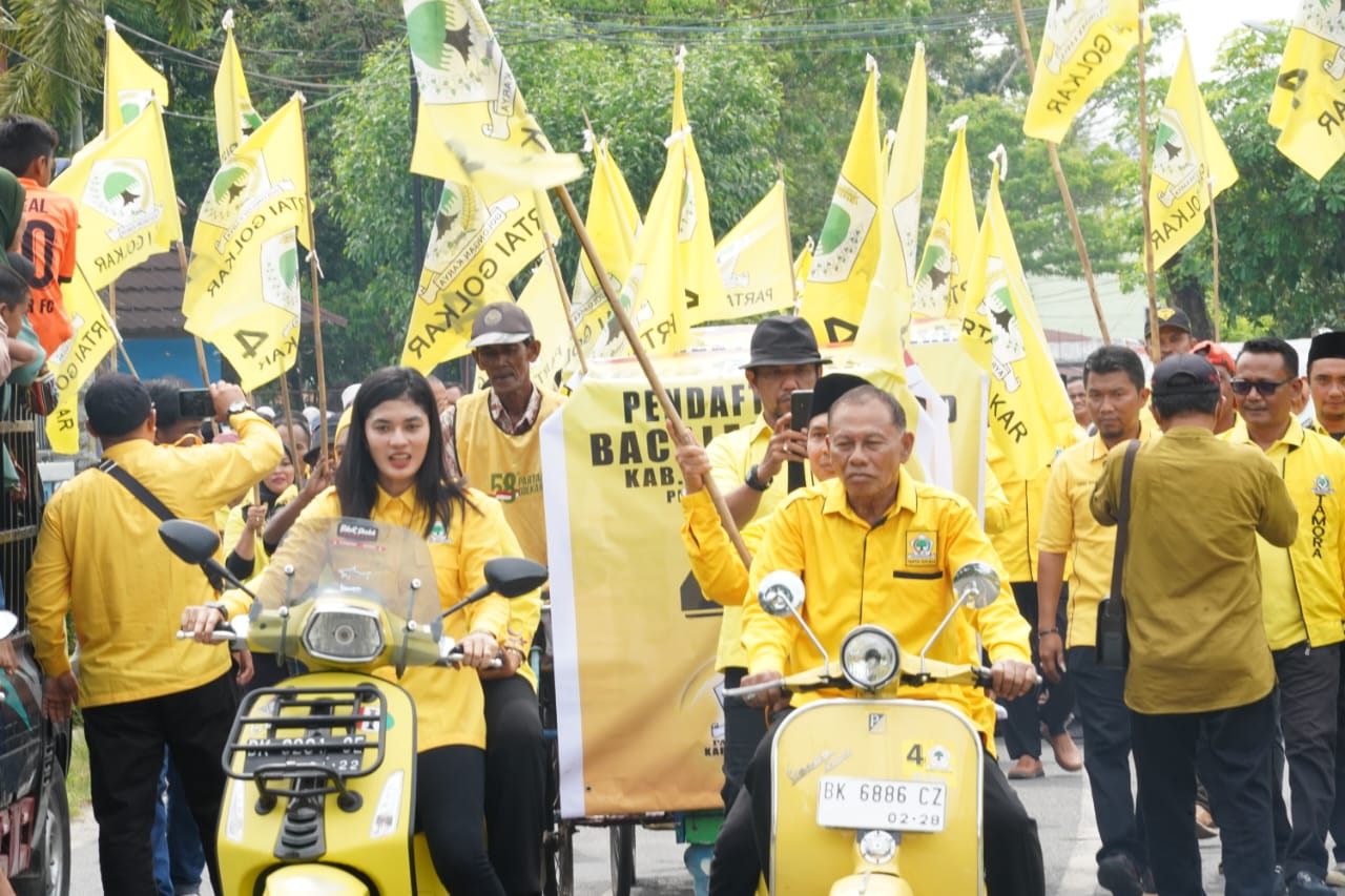 Sepasang Vespa Dan 4 Becak, Iringi Golkar Deliserdang Daftarkan 50 Bacaleg