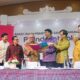 Dari kiri: Direktur Irsyad Sahroni, Direktur Ritesh Singh, Direktur Ahmad Zulfikar Said, Komisaris Utama Halim Alamsyah, Direktur Utama Vikram Sinha, Direktur Desmond Cheung, Direktur Muhammad Buldansyah dan Direktur Nicky Lee Chi Hung, di sela Rapat Umum Pemegang Saham Tahunan (RUPST) 2023 di Kantor Pusat Indosat, Senin (15/5/2023).