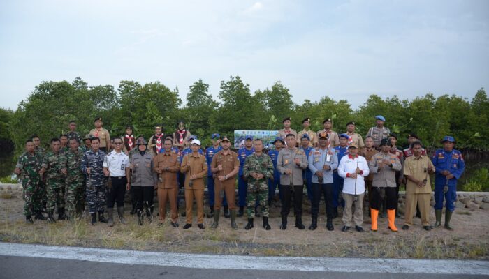 Kapolres Langsa Serta Dandim 0104/Atim Tanam 3.000 Bibit Mangrove