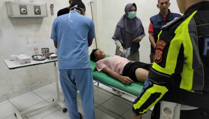 Korban Laka Lantas Dibawa Ke RSUD Simeulue Pakai Beca Barang