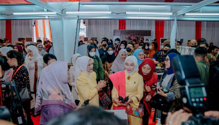 Tampilkan Hasil Terbaik Pengrajin Medan, Ibu Negara Kunjungi Stand Dekranasda Medan