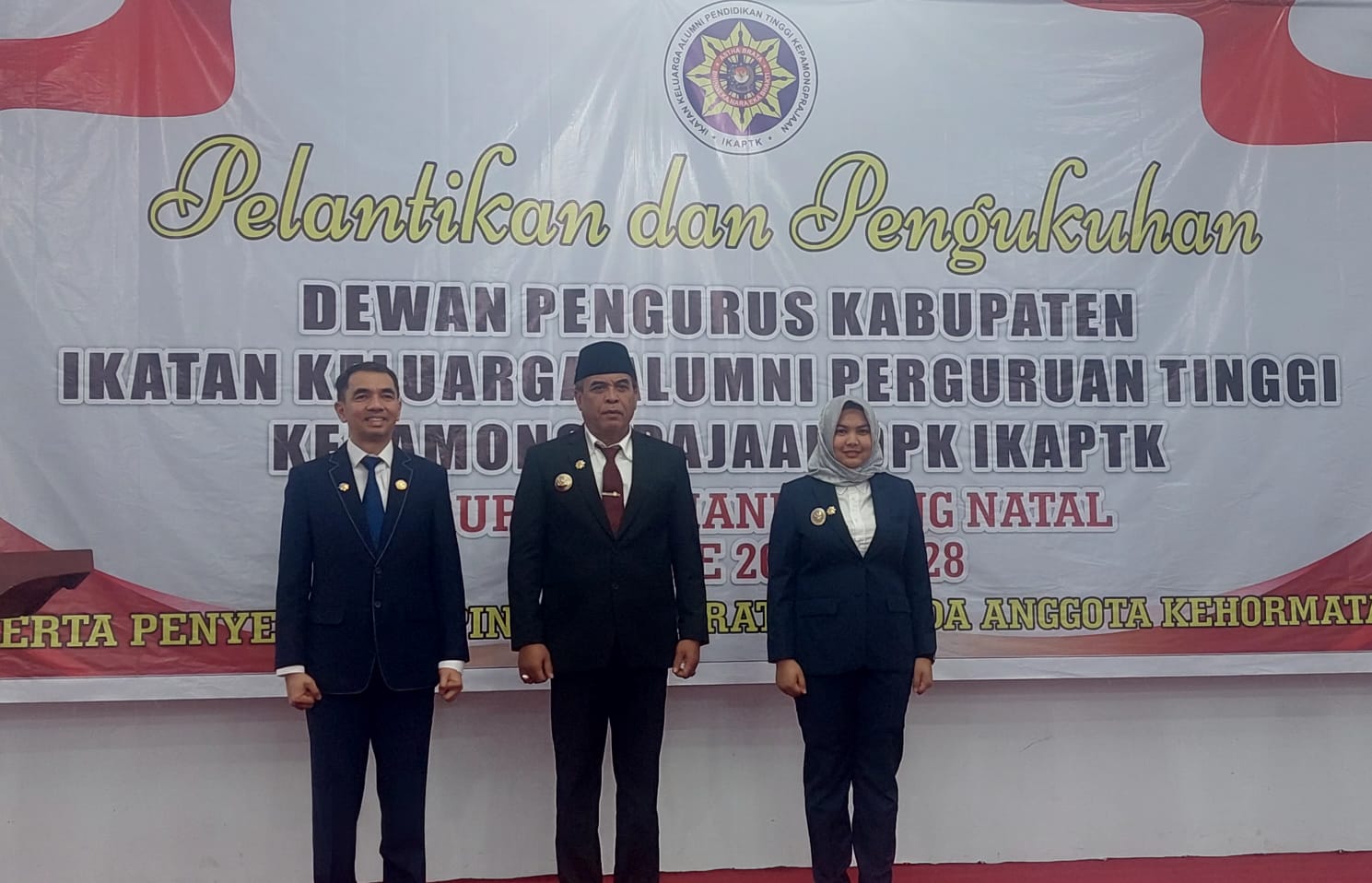 Bupati Dan Wabup Madina Terima Pin Kehormatan Dari IKAPTK Bupati Dan Wabup Madina Terima Pin Kehormatan Dari IKAPTK
