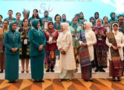 Puncak Peringatan Hari Kesatuan Gerak (HKG) PKK Ke-51 tahun 2023 Tingkat Nasional yang dipusatkan di Kota Medan Provinsi Sumatera Utara dibuka Ibu Negara Iriana Joko Widodo berjalan sukses, di Ballroom Convention Hall Santika Premiere Dyandra Hotel Medan, Rabu (17/5/2023).