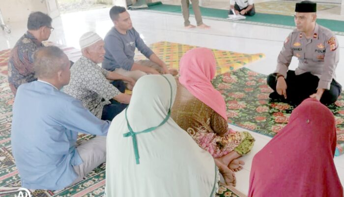 Jumat Curhat, Wakapolsek Simpang Tiga Dengar Keluhan Warga