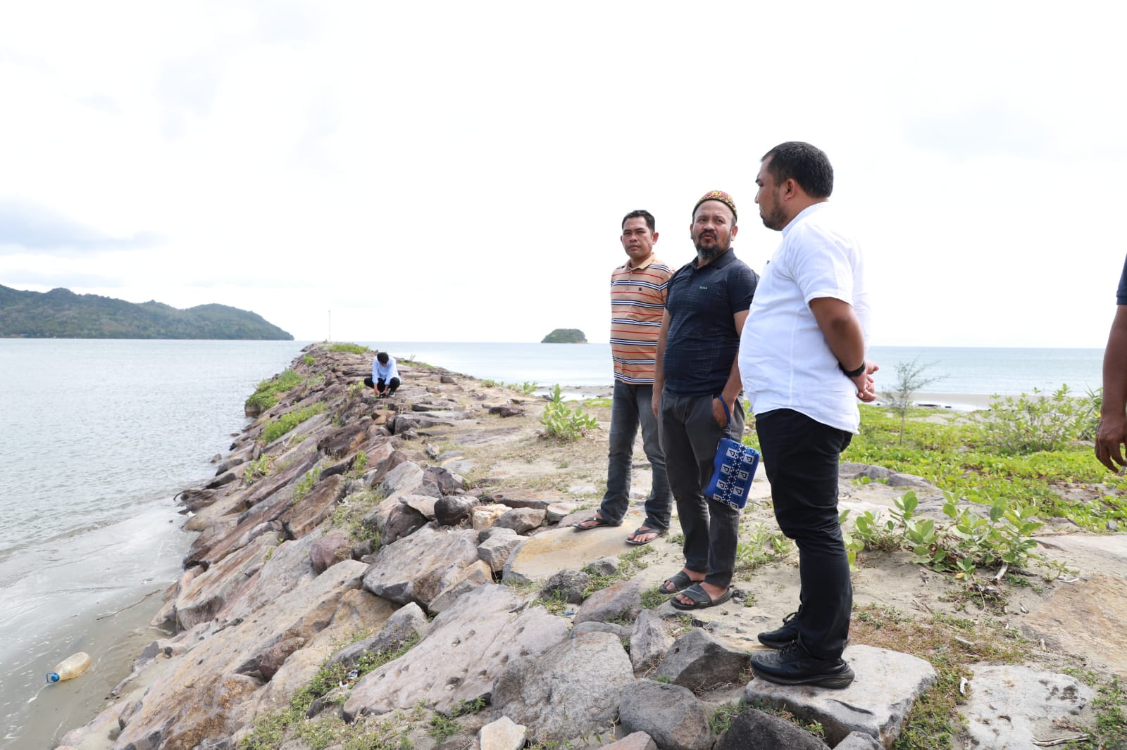 Pj Bupati Dan Ketua DPRK Silaturahmi Dengan Nelayan Lam Teungoh