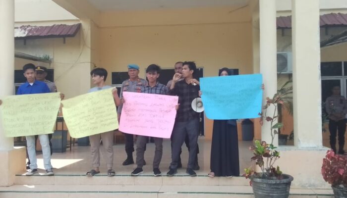 Mahasiswa Demo Minta DPRD Palas Jalankan Tupoksi Demi Rakyat