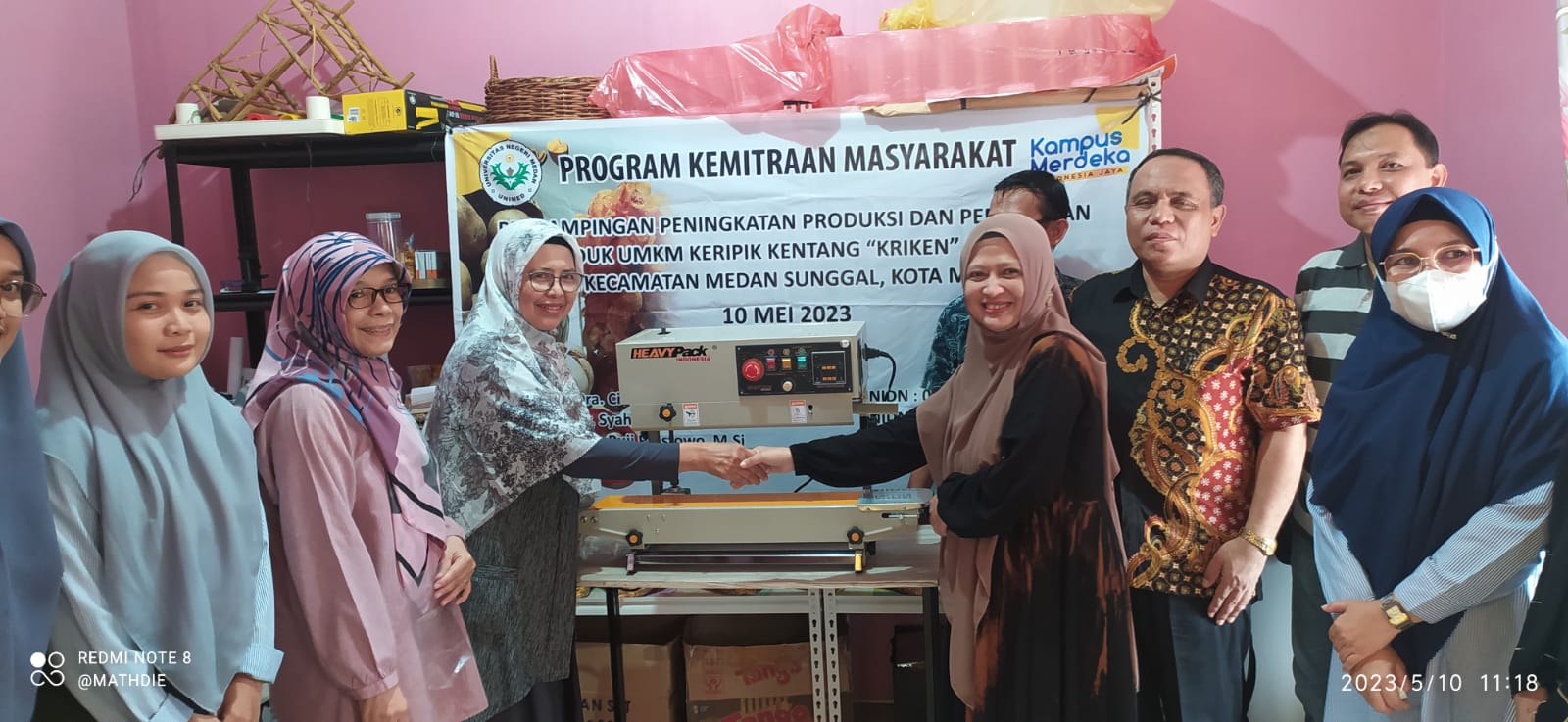 Tim Dosen Unimed Dorong Peningkatan Produksi Dan Pemasaran Produk UMKM “Kriken” Bu Fifin