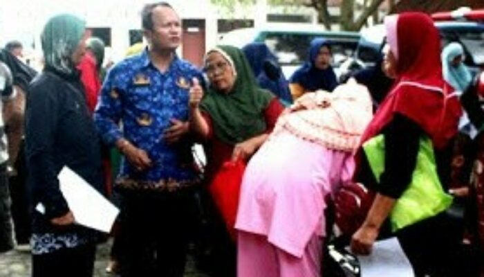 Tak Dapat Undangan, Ratusan Warga Miskin Datangi Dinsos P3A P. Siantar