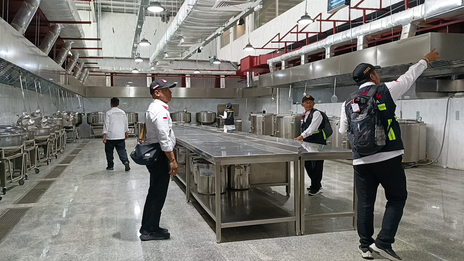 Calhaj Dilarang Selundupkan Rokok