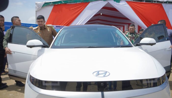 Gunakan Mobil Dinas Listrik, Bobby Nasution: Kurangi Polusi & Emisi di Kota Medan