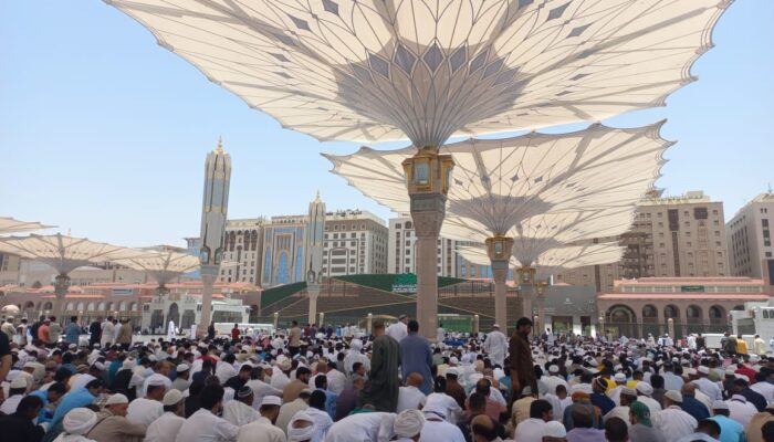 Belasan Ribu Jemaah Indonesia Salat Jumat Perdana Di Masjid Nabawi
