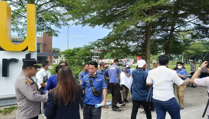 Puluhan Eks Karyawan PT APS Minta Dipekerjakan Kembali