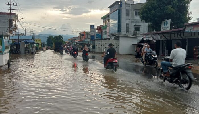 Draniase Buruk, Jalinsum Ki Hajar Dewantara Sibuhuan Langganan Banjir