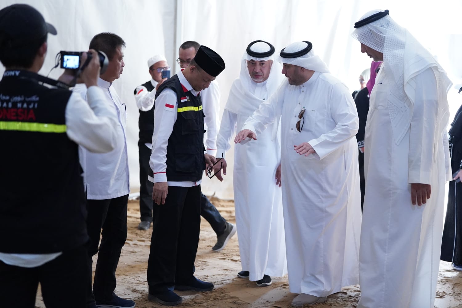 Pemasangan Tenda Arafah 80 Persen