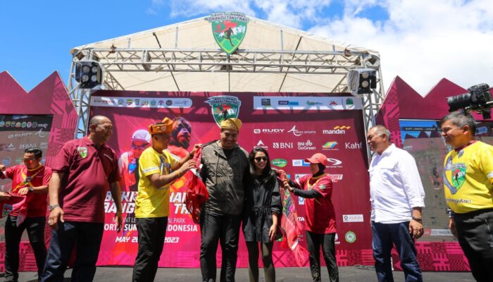 Ijeck Bawa Menpora Lihat Orangutan di TNGL