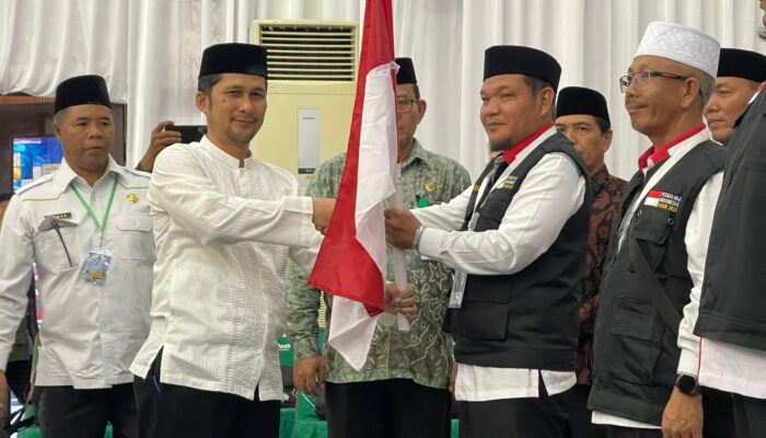 Pj Bupati Agara Lepas Keberangkatan Calhaj Kloter 5 Embarkasi Aceh