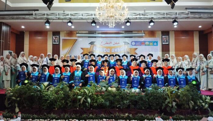 Yayasan Al-Fityan School Wisuda 218 Siswi