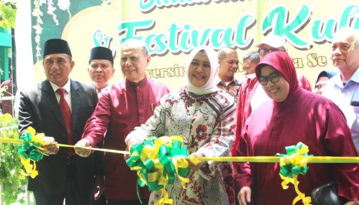 Hj Nawal Lubis Buka Festival Kuliner Universitas Islam Se Kota Medan Di UISU