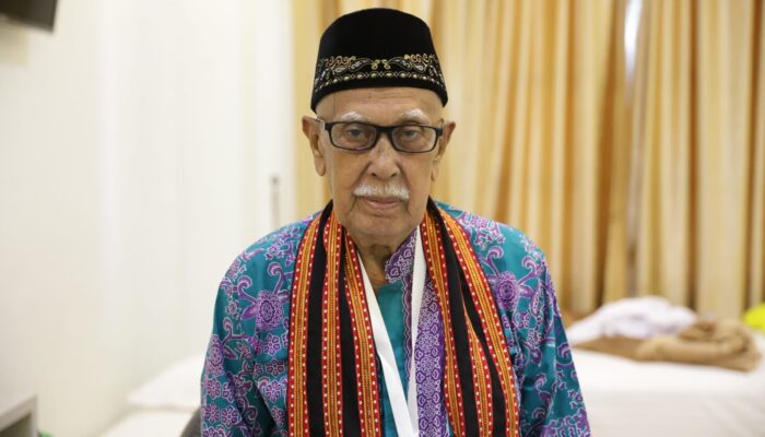 Pria Berusia Satu Abad Naik Haji Tanpa Pendamping