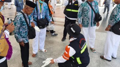 Tim Promkes Sisir Jemaah Hilang Sandal Di Masjid Nabawi