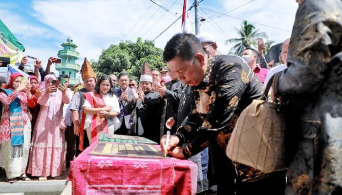 Bupati Resmikan Balai Dan Kantor Pangulu Nagori Gunung Serawan