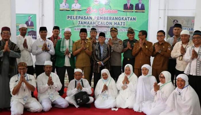 Pemkab Toba Berangkatkan 8 Calhaj