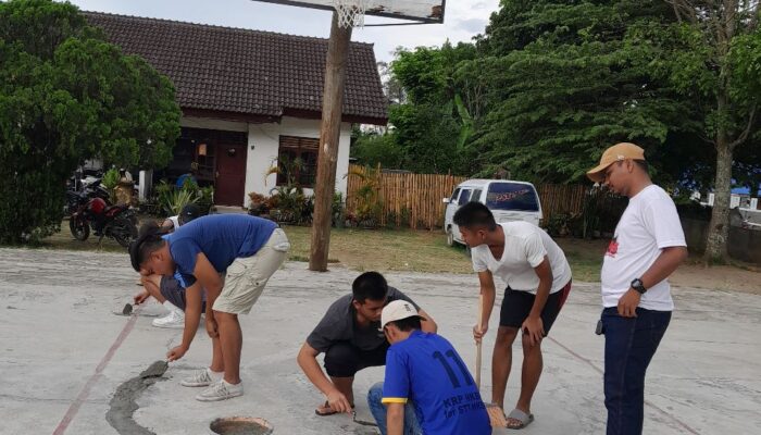 Orang Muda Ganjar Ajak Masyarakat Renovasi Lapangan Basket di Balige