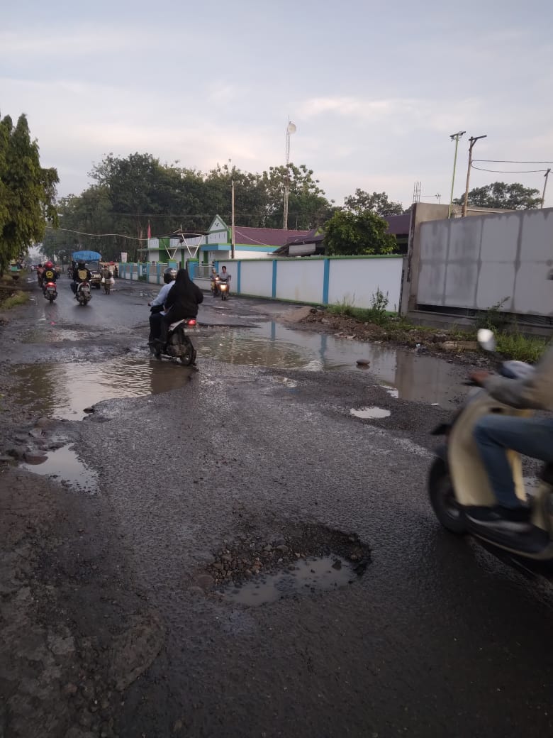 Jalan Seperti Kubangan Kerbau Di Sampali Butuh Perhatian Pemkab Deliserdang