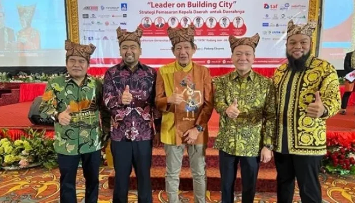 Leader On Building City: 10 Rekomendasi Dalam Memasarkan Kota