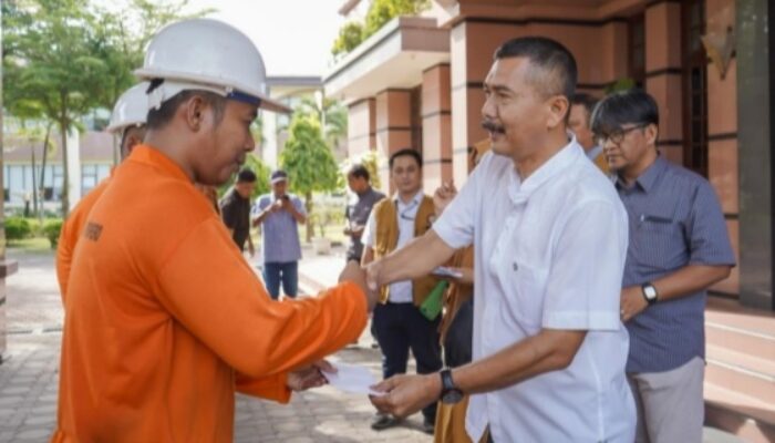 Terima IJT Tahun Kinerja 2022, Karyawan Kantor Direksi Sisihkan Sebagian Rezeki Untuk Cleaning Service