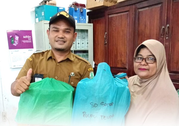 151 Siswa Simeulue Kurang Mampu Dan Mualaf Peroleh Sepatu 151 Siswa Simeulue Kurang Mampu Dan Mualaf Peroleh Sepatu