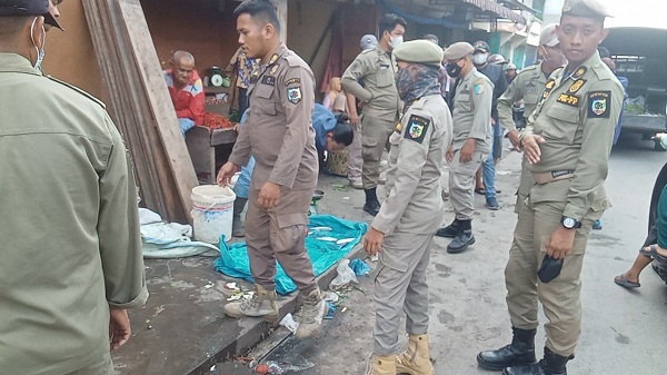 Penertiban Pedagang Di Tanjungtiram Berlanjut Penertiban Pedagang Di Tanjungtiram Berlanjut