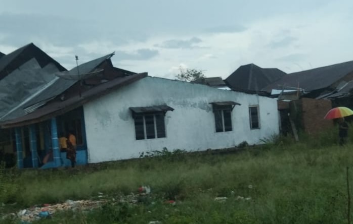 Puting Beliung Rusak Puluhan Rumah Warga Di Simalungun Puting Beliung Rusak Puluhan Rumah Warga Di Simalungun