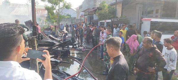 Dua Rumah Terbakar, Api Berasal Dari Obat Nyamuk Dua Rumah Terbakar, Api Berasal Dari Obat Nyamuk