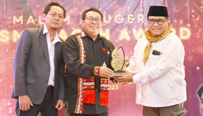 Pj Bupati Pidie Dinobatkan Sebagai Tokoh Rekonsiliasi Dan Pembangunan