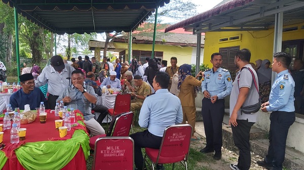 Pemerintahan Kecamatan Babalan Kab.Langkat menggelar kegiatan Halalbihalal di Rumah Dinas Camat Babalan, Selasa(9/5/2023). Waspada/Boy Aprizal
