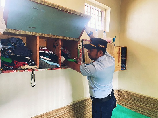 Lembaga Pemasyarakatan (Lapas) Kelas IIB Siborongborong razia insidentil ke seluruh blok hunian dan tes urine terhadap seluruh warga binaan dan petugas Lapas setempat, Selasa (9/5). Waspada/ist