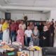 PARA Alumni SMPN Labuhanruku Kecamatan Talawi, Batubara tahun 1986 foto bersama pada acara halalbihalal di kediaman H. Budi di Ujungpadang, Simalungun. Waspada/Ist