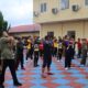 Polres Taput, Kodim 0210/TU, Kompi Senapan A Yonif 123 Lapogambiri dan Pemkab Taput adakan olahraga bersama untuk memelihara sinergitas di Halaman Polres Taput. Waspada/ist