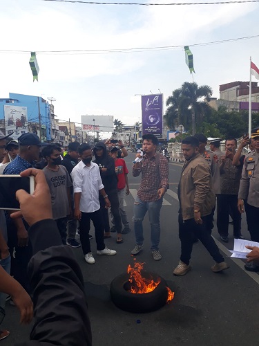 Puluhan Mahasiswa Unjuk Rasa Ke Pemko Binjai