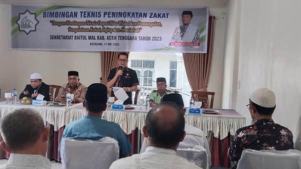 Pj Bupati Agara melalui Asisten III, Sekdakab, Sudirman buka bimbingan peningkatan zakat. Waspada/Seh Muhammad Amin