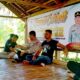Polsek Grong-grong laksanakan Jumat Curhat di Gampong, Masjid Beureuleung, Kamis (11/5). Waspada/Muhammad Riza