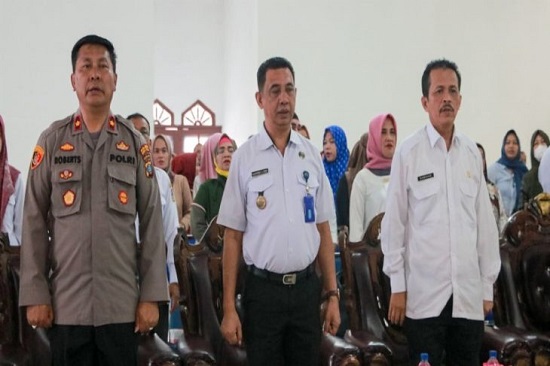 Plt. Sekdako Tebingtinggi Drs. Bambang Sudaryono saat membuka acara sosialisasi pencegahan, pemberantasan penyalahgunaan dan peredaran gelap narkotika (P4GN). Waspada/Ist